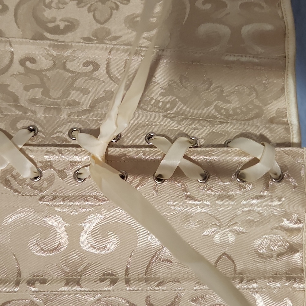 Elegant Lace Corset Top Size L. - Picture 5 of 12